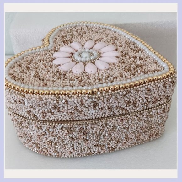 🌸✨ Adorable Bling Flower Keepsake Box – Perfect Gift & Storage ✨🌸 - Picture 3 of 6